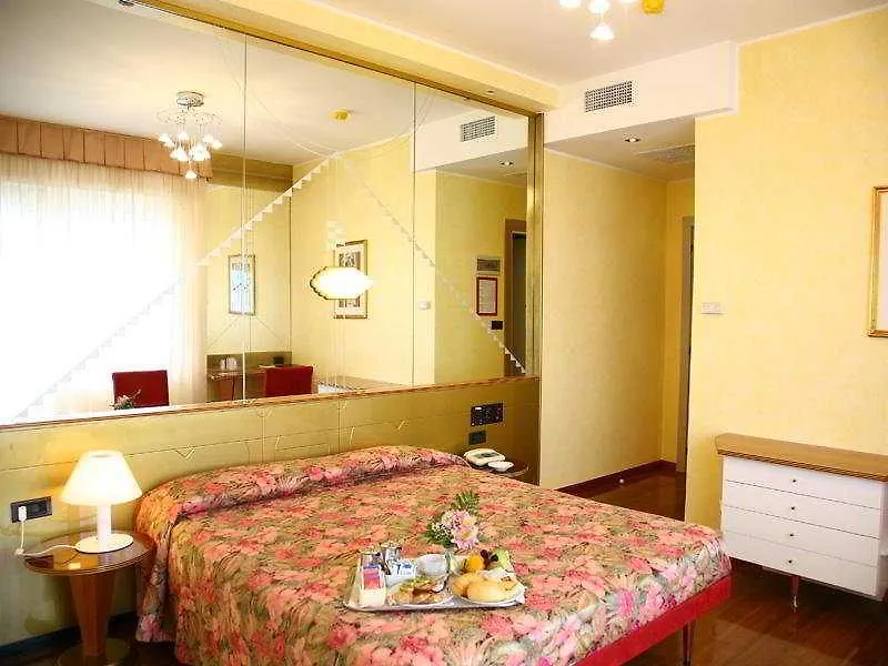 Hotel Nautico Ριτσόνε